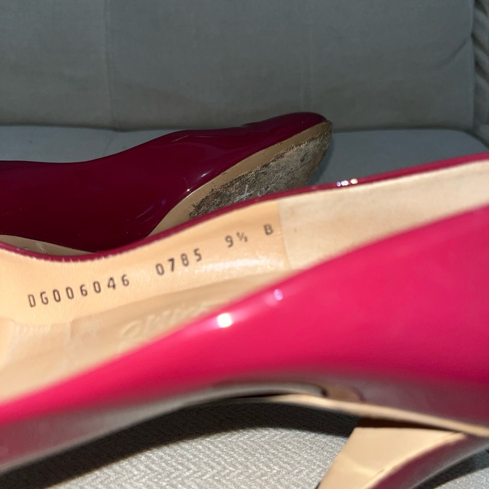 Salvatore Ferragamo Women’s Patent Leather Ruby Red Almond Toe Pumps US 9.5 M - Picture 6 of 8